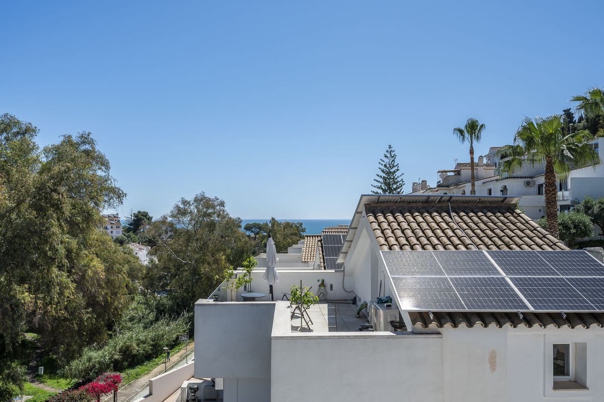 Chalet de 5 habitaciones en Benalmádena en venta con piscina - 750.000 € (Ref: 9664017)