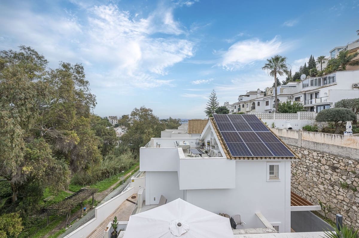 Chalet de 5 habitaciones en Benalmádena en venta con piscina - 750.000 € (Ref: 9664017)