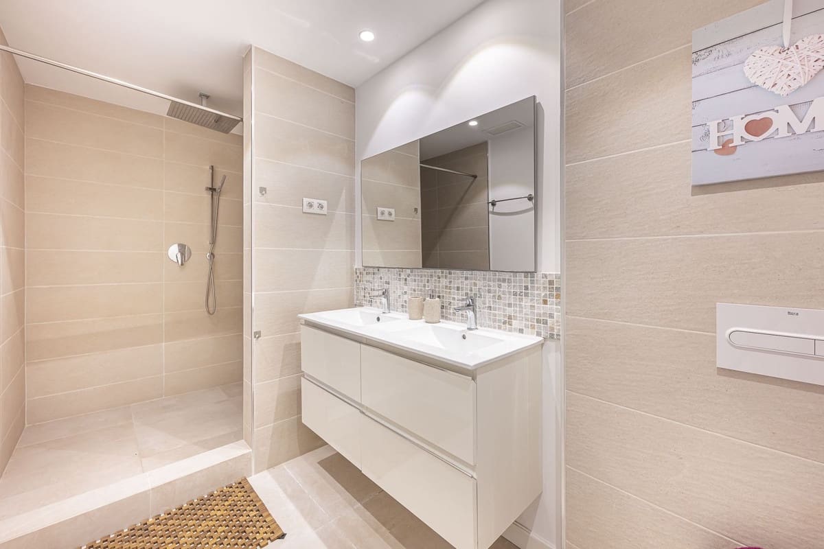 Chalet de 5 habitaciones en Benalmádena en venta con piscina - 750.000 € (Ref: 9664017)