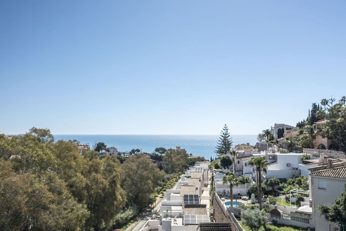 Chalet de 5 habitaciones en Benalmádena en venta con piscina - 750.000 € (Ref: 9664017)