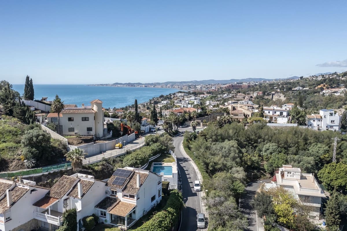 Chalet de 5 habitaciones en Benalmádena en venta con piscina - 750.000 € (Ref: 9664017)