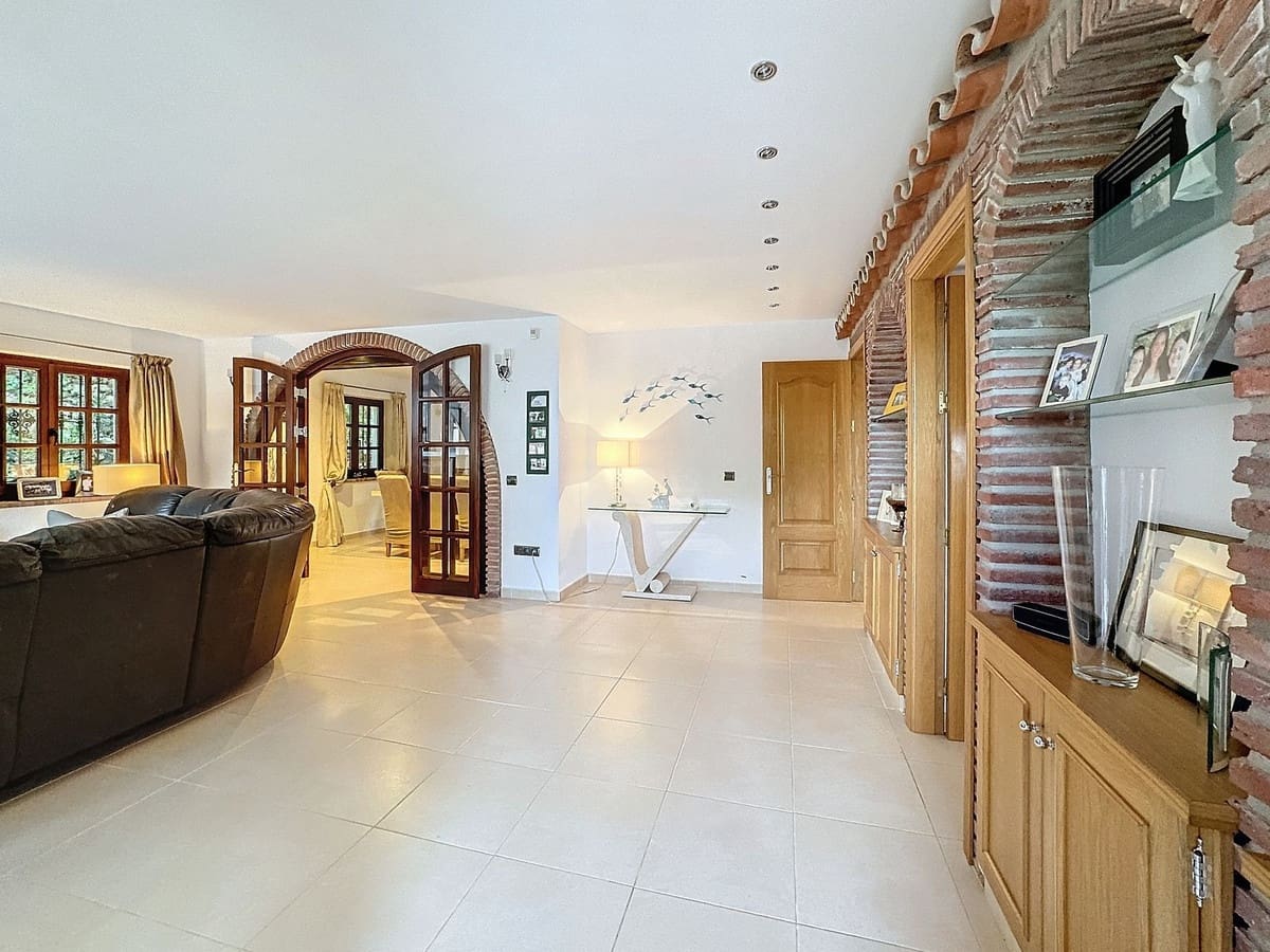 Chalet de 3 habitaciones en Mijas en venta con piscina - 925.000 € (Ref: 9664018)