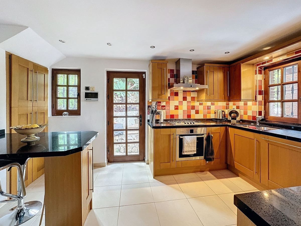 Chalet de 3 habitaciones en Mijas en venta con piscina - 925.000 € (Ref: 9664018)