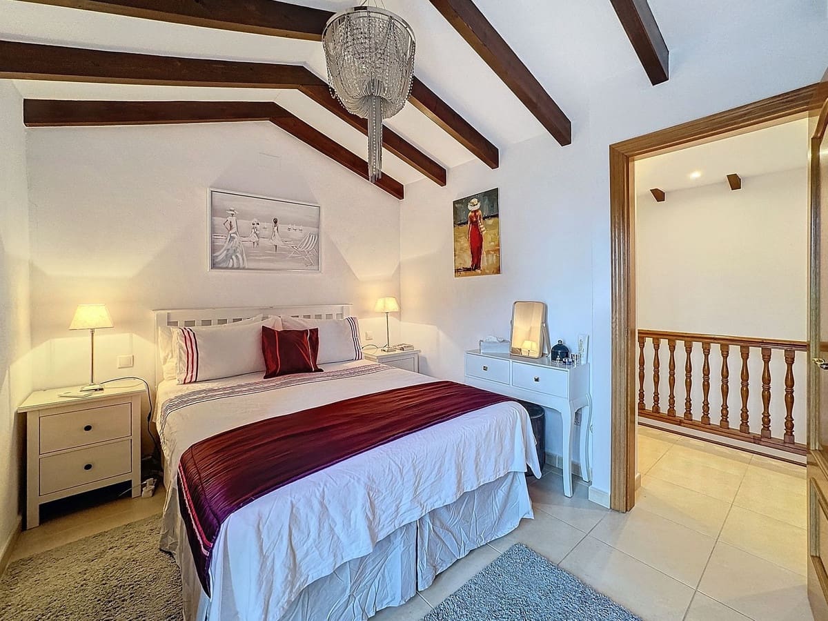 Chalet de 3 habitaciones en Mijas en venta con piscina - 925.000 € (Ref: 9664018)