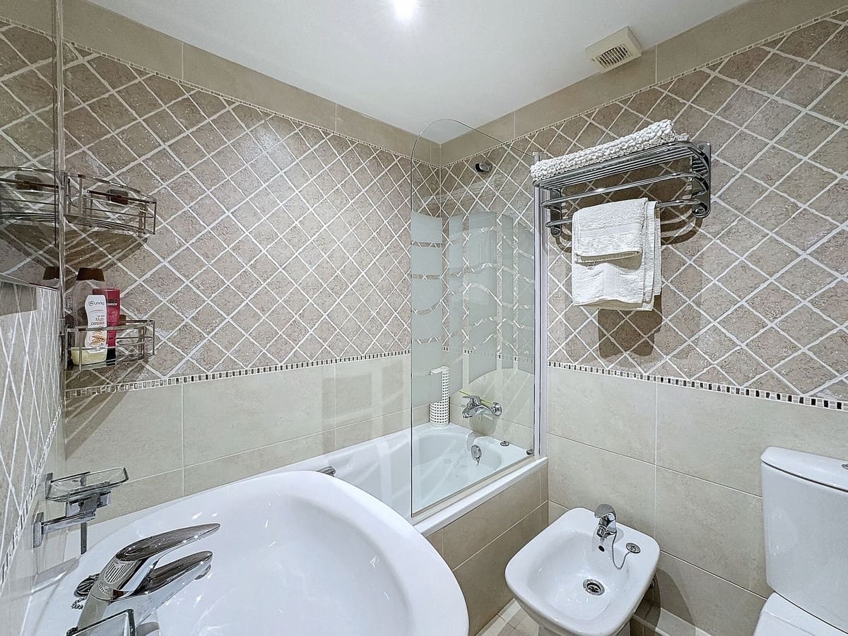 Chalet de 3 habitaciones en Mijas en venta con piscina - 925.000 € (Ref: 9664018)