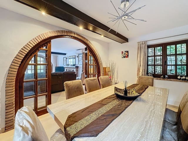 Chalet de 3 habitaciones en Mijas pueblo, Mijas en venta con piscina - 925.000 € (Ref: 9664018)