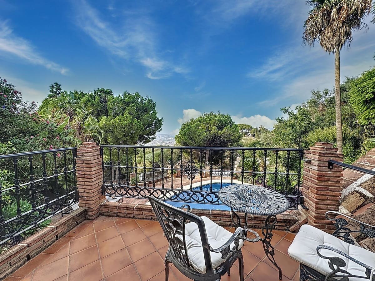 Chalet de 3 habitaciones en Mijas en venta con piscina - 925.000 € (Ref: 9664018)