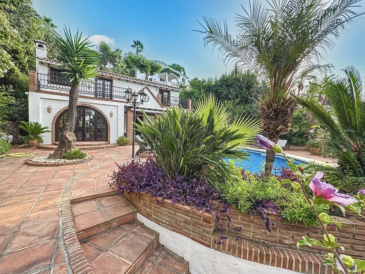 Chalet de 3 habitaciones en Mijas en venta con piscina - 925.000 € (Ref: 9664018)