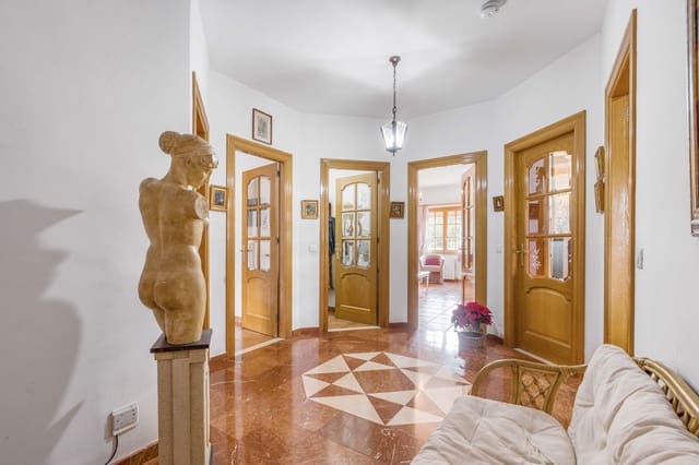 8 Zimmer Villa zu verkaufen in Alhaurín de la Torre mit Pool Garage - 749.000 € (Ref: 9664019)