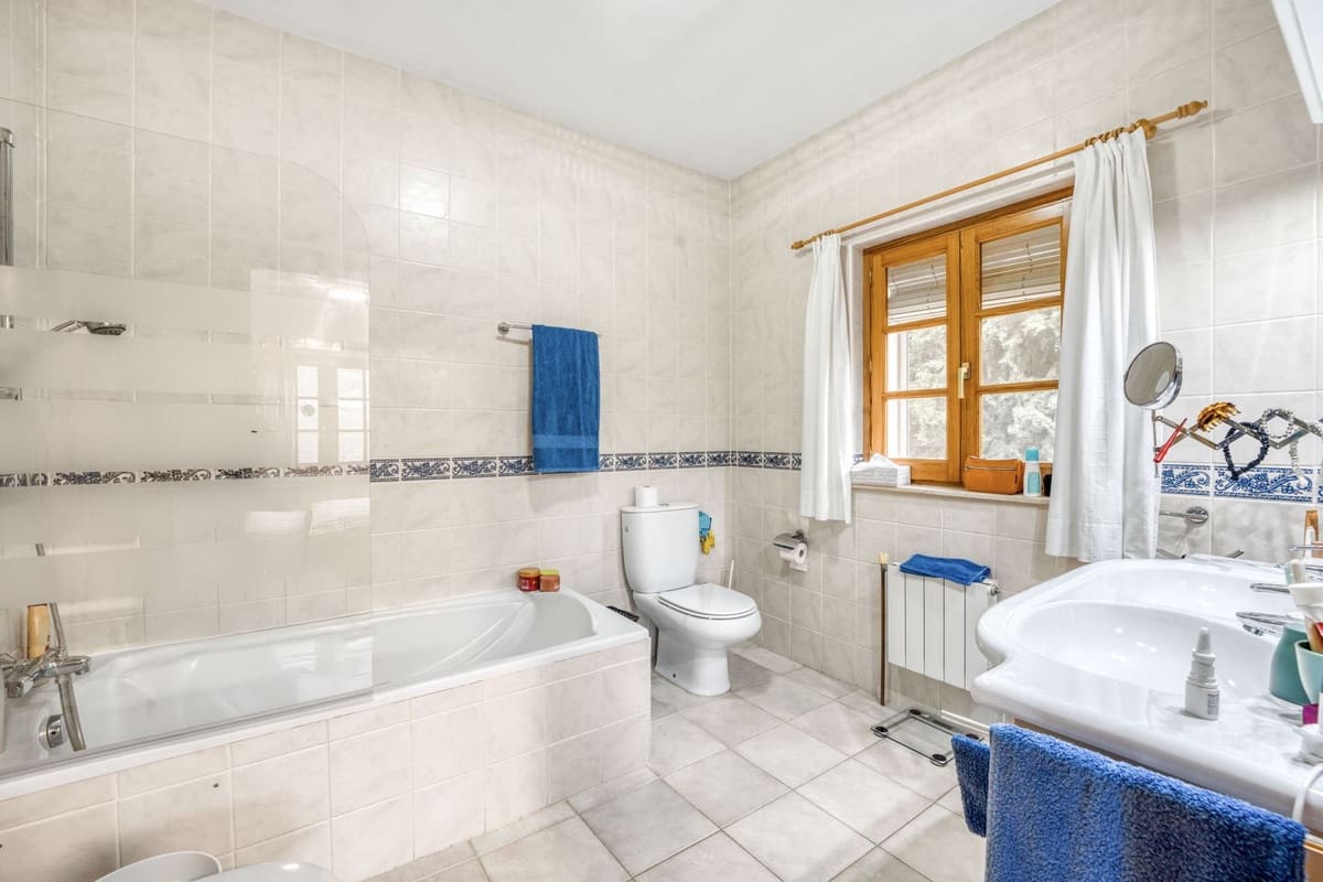 8 Zimmer Villa zu verkaufen in Alhaurin de la Torre mit Pool Garage - 749.000 € (Ref: 9664019)