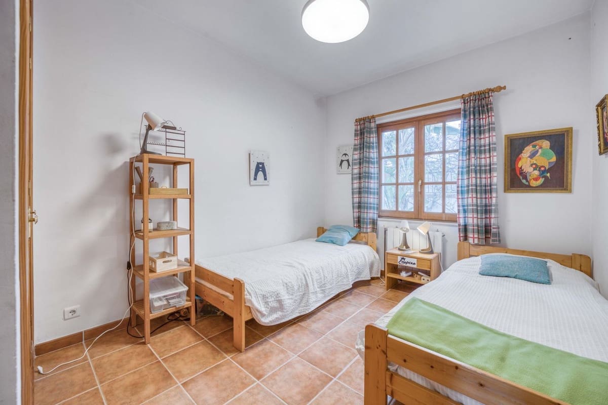 8 Zimmer Villa zu verkaufen in Alhaurin de la Torre mit Pool Garage - 749.000 € (Ref: 9664019)