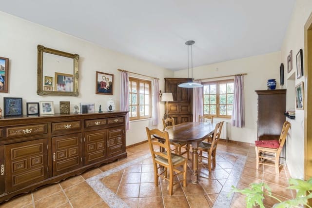 8 Zimmer Villa zu verkaufen in Alhaurín de la Torre mit Pool Garage - 749.000 € (Ref: 9664019)