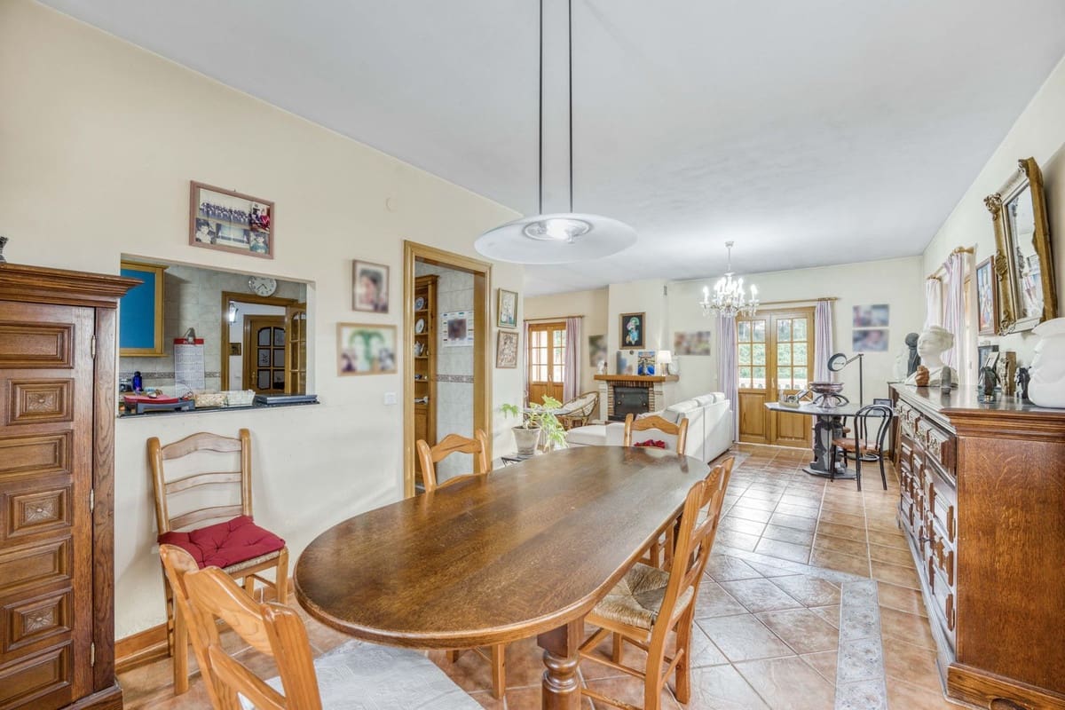 8 Zimmer Villa zu verkaufen in Alhaurin de la Torre mit Pool Garage - 749.000 € (Ref: 9664019)