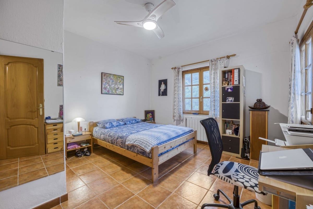 8 Zimmer Villa zu verkaufen in Alhaurin de la Torre mit Pool Garage - 749.000 € (Ref: 9664019)