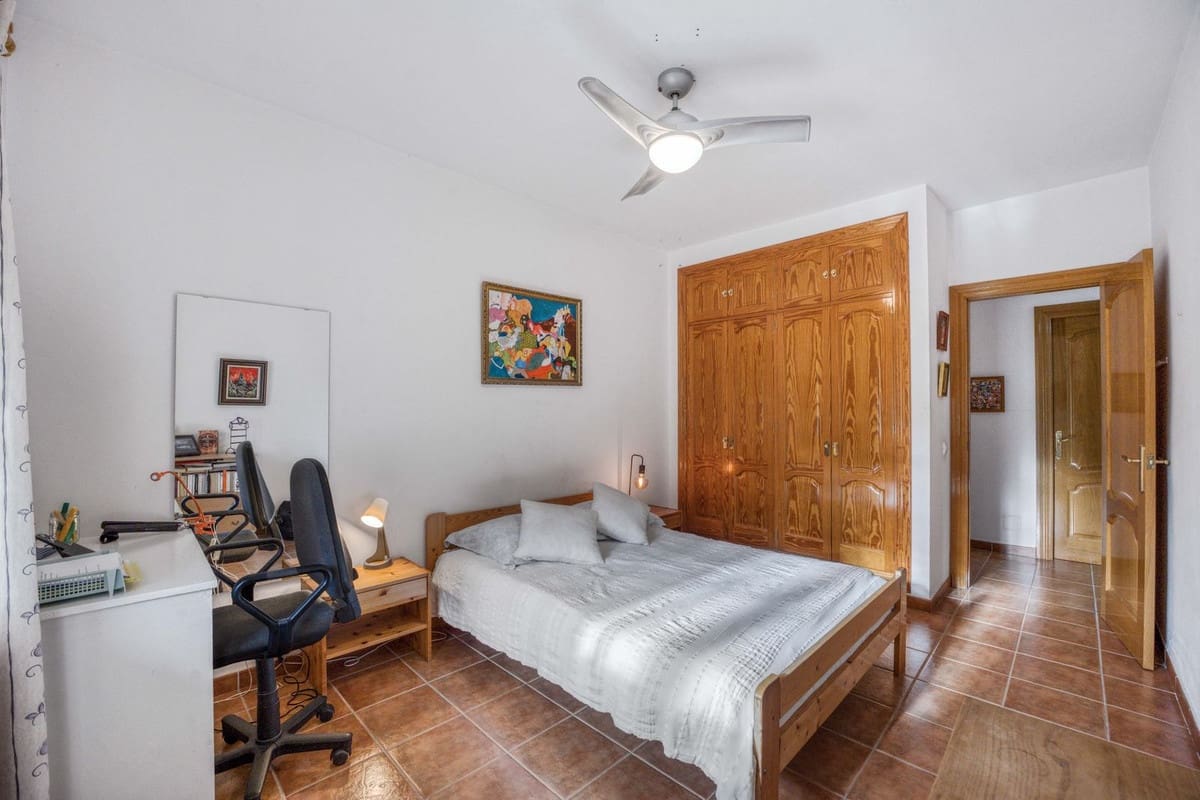 8 Zimmer Villa zu verkaufen in Alhaurin de la Torre mit Pool Garage - 749.000 € (Ref: 9664019)