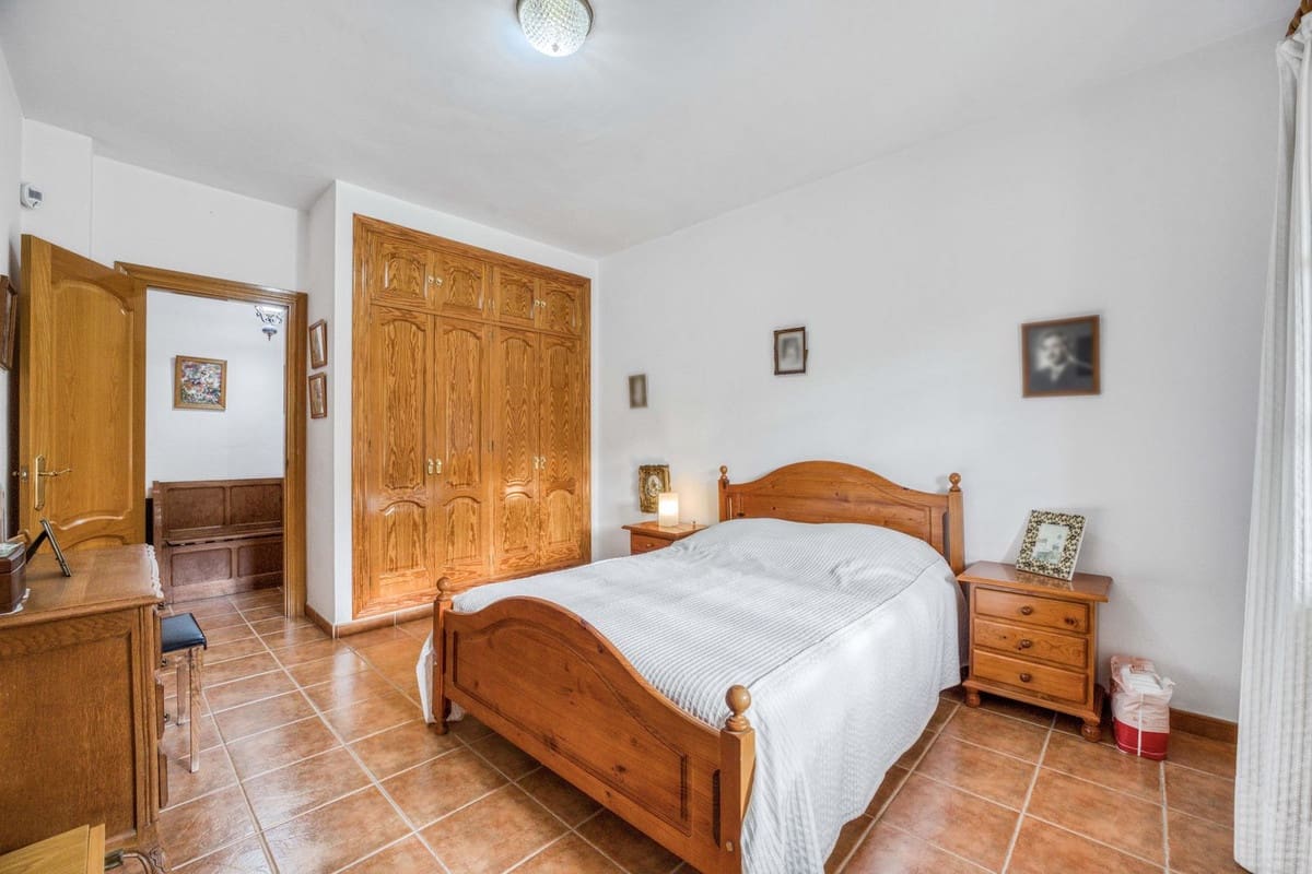 8 Zimmer Villa zu verkaufen in Alhaurin de la Torre mit Pool Garage - 749.000 € (Ref: 9664019)