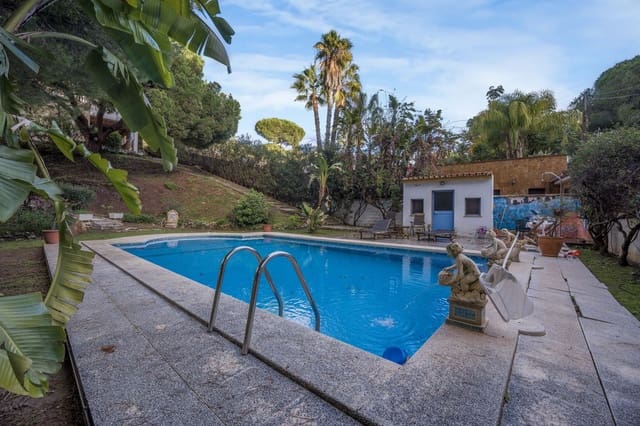 8 Zimmer Villa zu verkaufen in Alhaurín de la Torre mit Pool Garage - 749.000 € (Ref: 9664019)