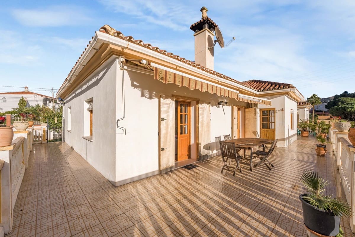 8 Zimmer Villa zu verkaufen in Alhaurin de la Torre mit Pool Garage - 749.000 € (Ref: 9664019)