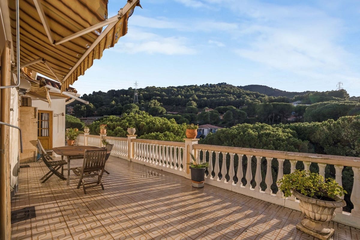 8 Zimmer Villa zu verkaufen in Alhaurin de la Torre mit Pool Garage - 749.000 € (Ref: 9664019)