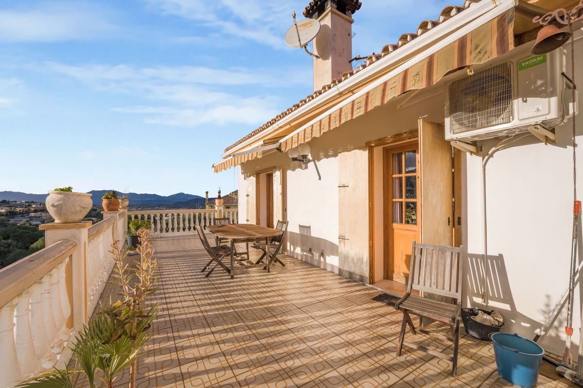 8 Zimmer Villa zu verkaufen in Alhaurin de la Torre mit Pool Garage - 749.000 € (Ref: 9664019)