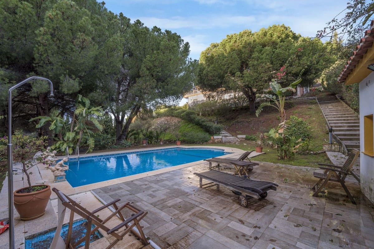 8 Zimmer Villa zu verkaufen in Alhaurin de la Torre mit Pool Garage - 749.000 € (Ref: 9664019)