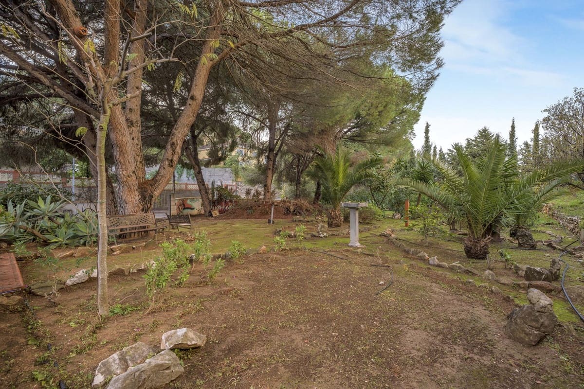 8 Zimmer Villa zu verkaufen in Alhaurin de la Torre mit Pool Garage - 749.000 € (Ref: 9664019)