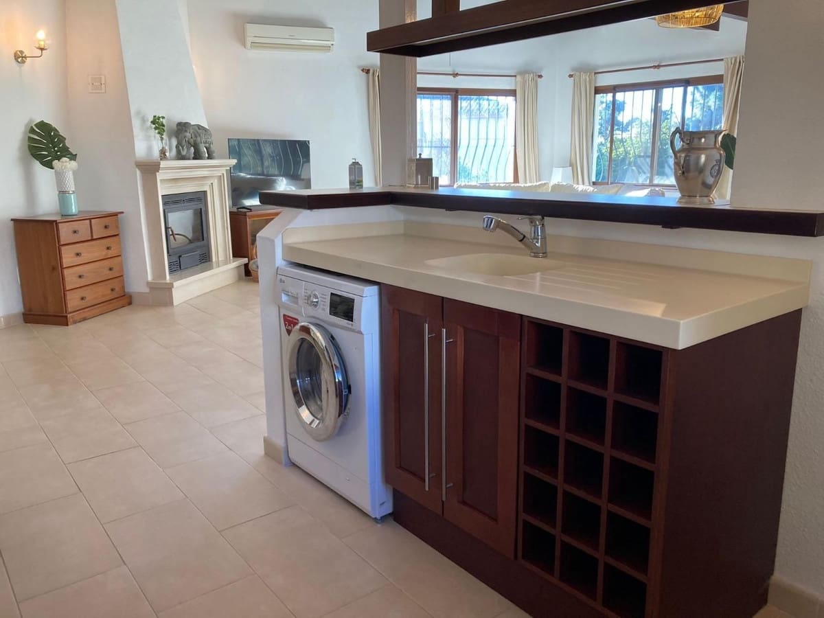 Chalet de 3 habitaciones en El Chaparral en venta con piscina garaje - 950.000 € (Ref: 9664021)