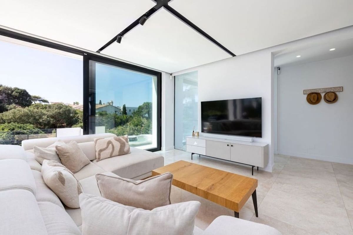 3 quarto Moradia para venda em El Faro com piscina - 720 000 € (Ref: 9664023)