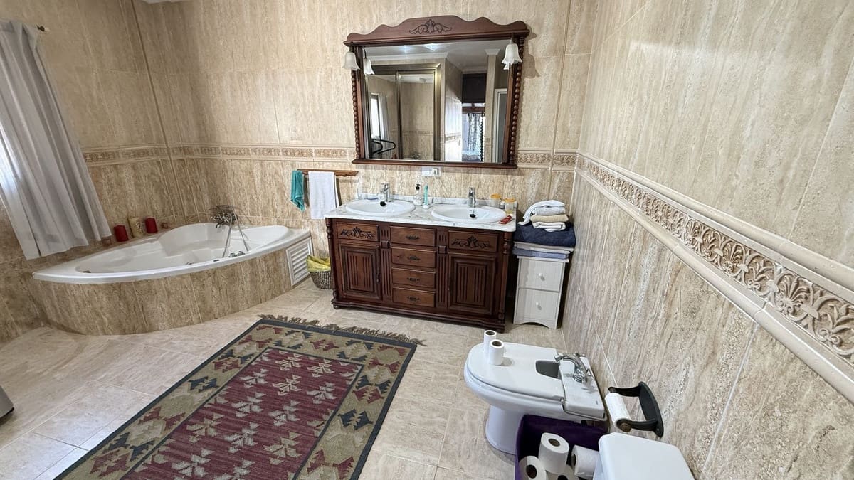 4 soveværelse Villa til salg i Alhaurin el Grande med garage - € 749.000 (Ref: 9664024)