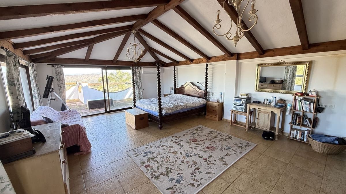 4 soveværelse Villa til salg i Alhaurin el Grande med garage - € 749.000 (Ref: 9664024)