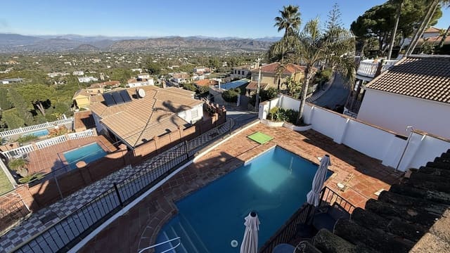 4 soveværelse Villa til salg i Alhaurín el Grande med garage - € 749.000 (Ref: 9664024)