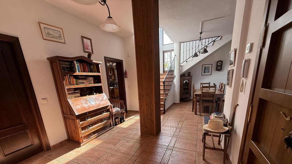 Chalet de 4 habitaciones en Alhaurín el Grande en venta con garaje - 650.000 € (Ref: 9664024)