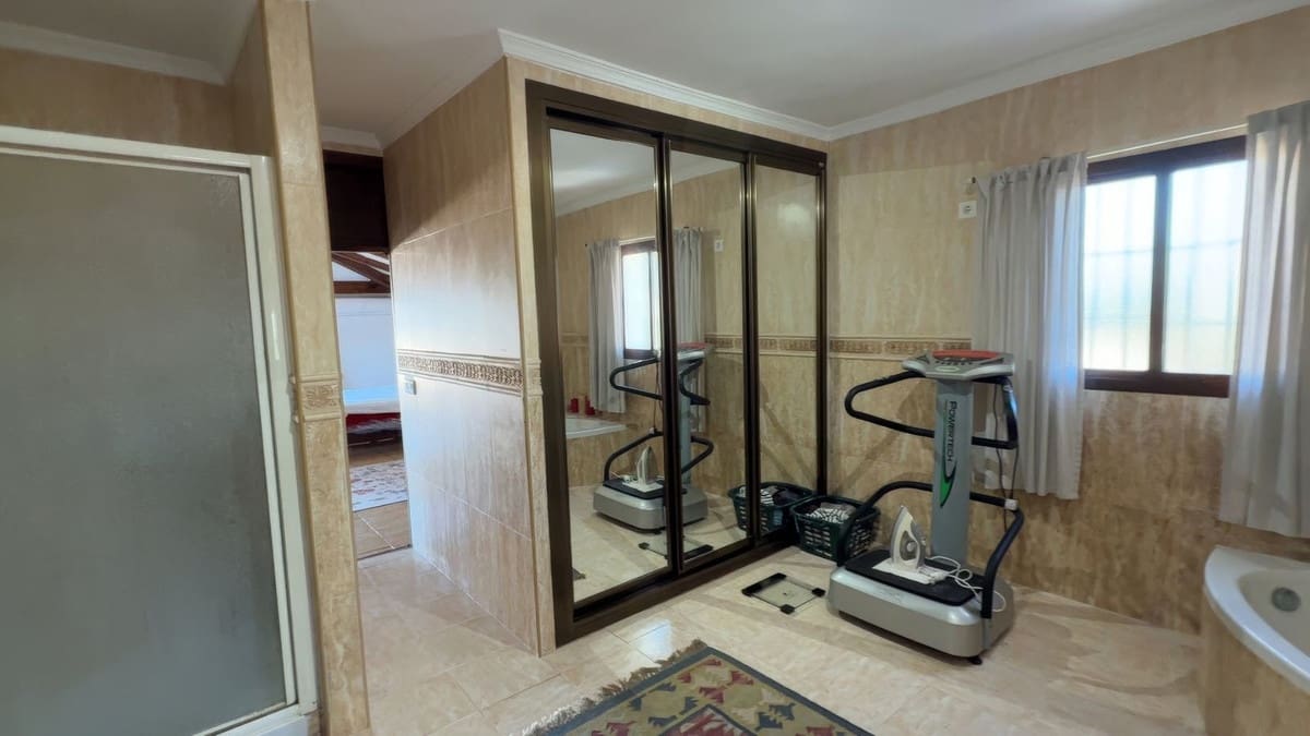 Chalet de 4 habitaciones en Alhaurín el Grande en venta con garaje - 650.000 € (Ref: 9664024)