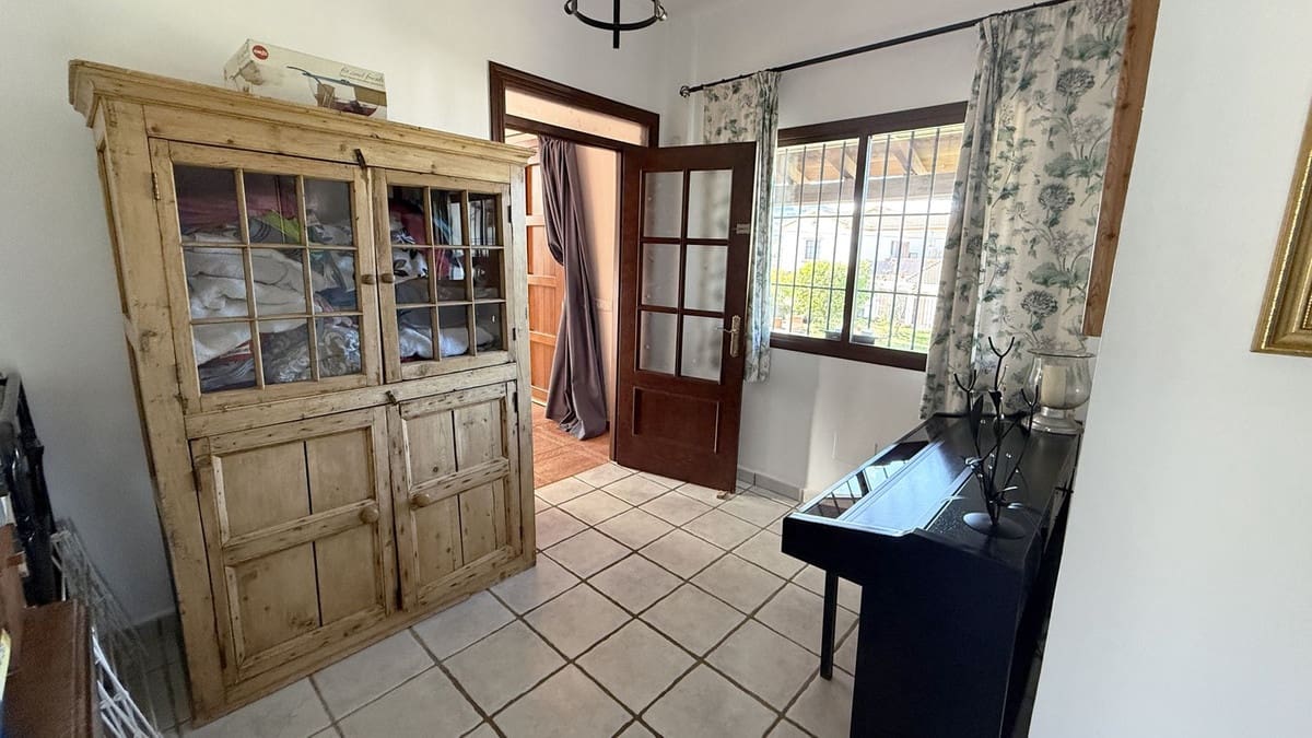 Chalet de 4 habitaciones en Alhaurín el Grande en venta con garaje - 650.000 € (Ref: 9664024)