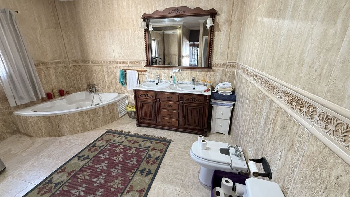 Chalet de 4 habitaciones en Alhaurín el Grande en venta con garaje - 650.000 € (Ref: 9664024)