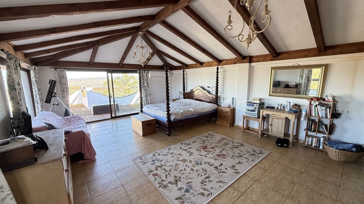 Chalet de 4 habitaciones en Alhaurín el Grande en venta con garaje - 650.000 € (Ref: 9664024)