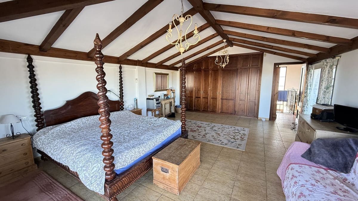 Chalet de 4 habitaciones en Alhaurín el Grande en venta con garaje - 650.000 € (Ref: 9664024)
