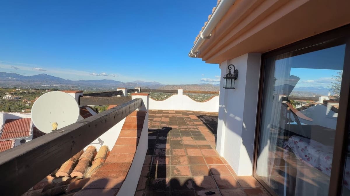 Chalet de 4 habitaciones en Alhaurín el Grande en venta con garaje - 650.000 € (Ref: 9664024)