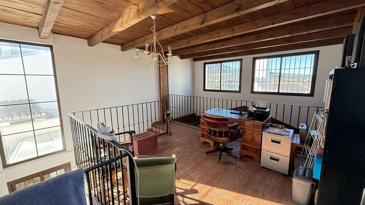 Chalet de 4 habitaciones en Alhaurín el Grande en venta con garaje - 650.000 € (Ref: 9664024)