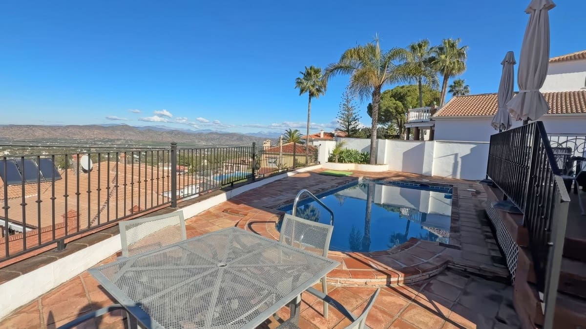 Chalet de 4 habitaciones en Alhaurín el Grande en venta con garaje - 650.000 € (Ref: 9664024)