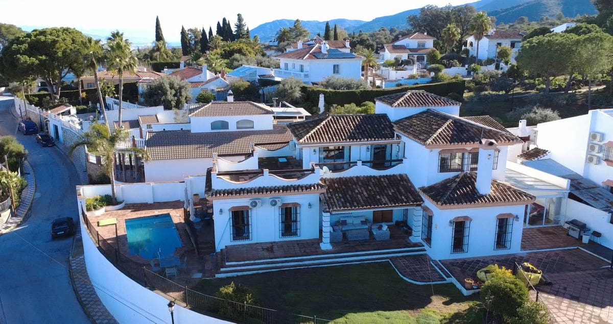 Chalet de 4 habitaciones en Alhaurín el Grande en venta con garaje - 650.000 € (Ref: 9664024)