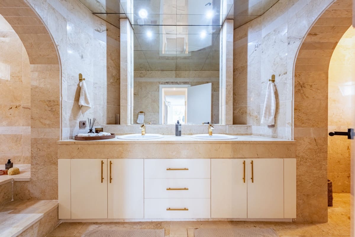 3 soverom Villa til salgs i Nueva Andalucia med svømmebasseng - € 999 000 (Ref: 9664025)