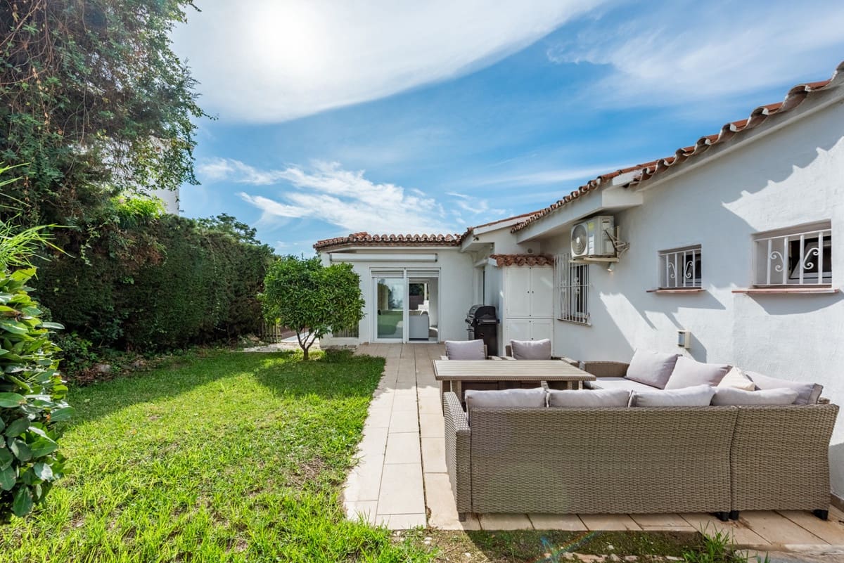 3 soverom Villa til salgs i Nueva Andalucia med svømmebasseng - € 999 000 (Ref: 9664025)