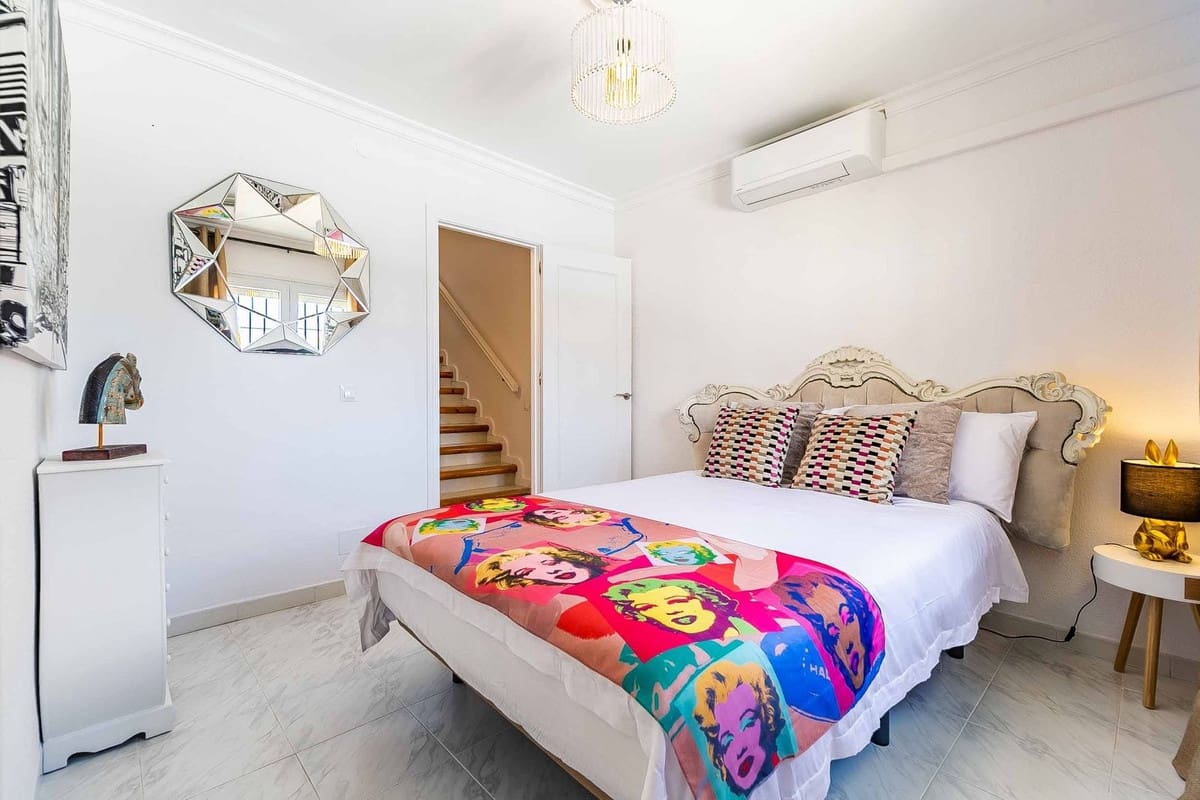 Chalet de 4 habitaciones en Benalmádena en venta con piscina - 995.000 € (Ref: 9664026)