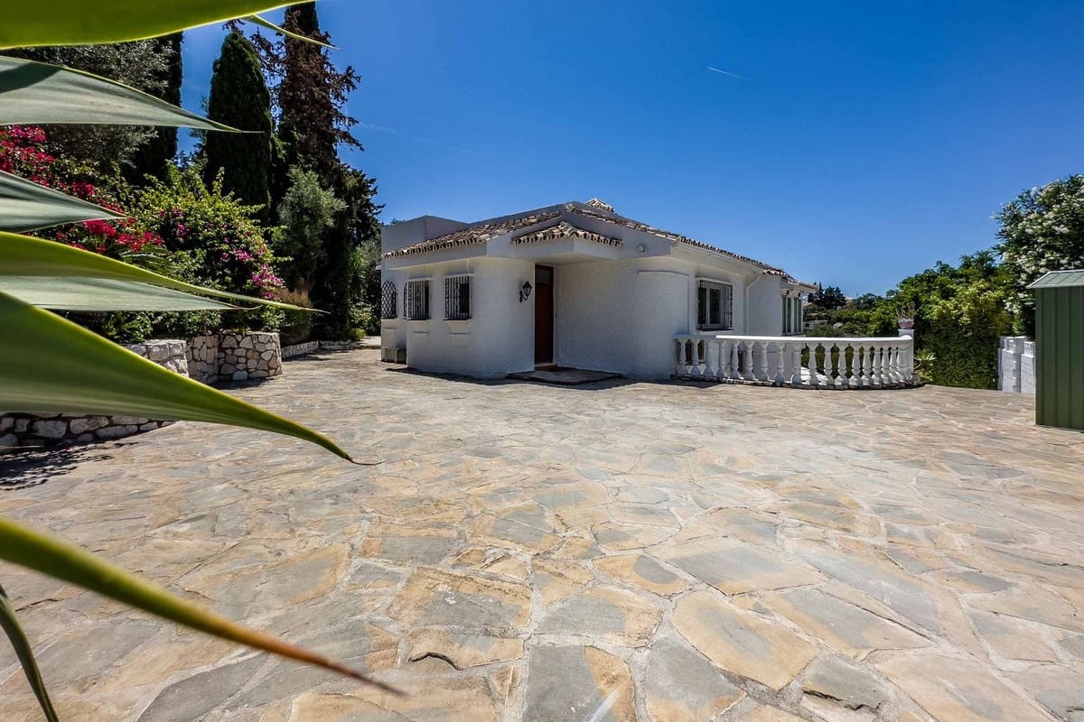 Chalet de 4 habitaciones en Benalmádena en venta con piscina - 995.000 € (Ref: 9664026)