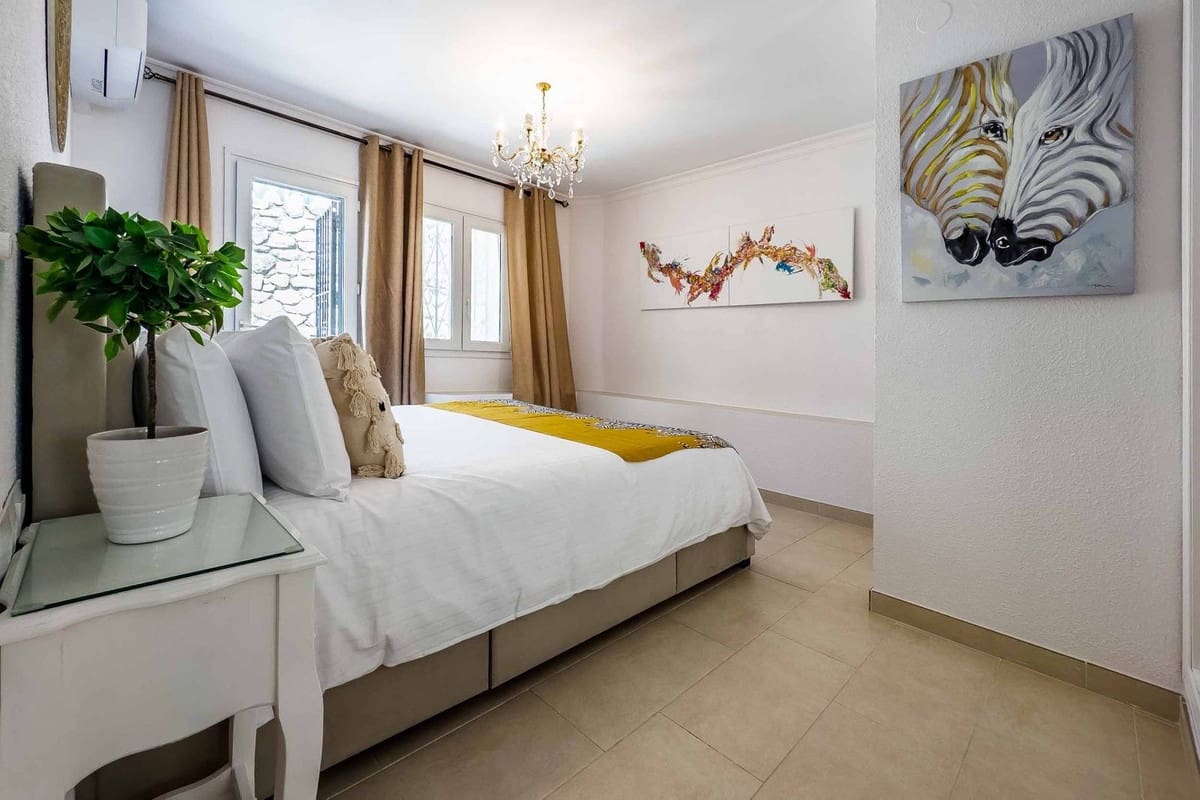 Chalet de 4 habitaciones en Benalmádena en venta con piscina - 995.000 € (Ref: 9664026)