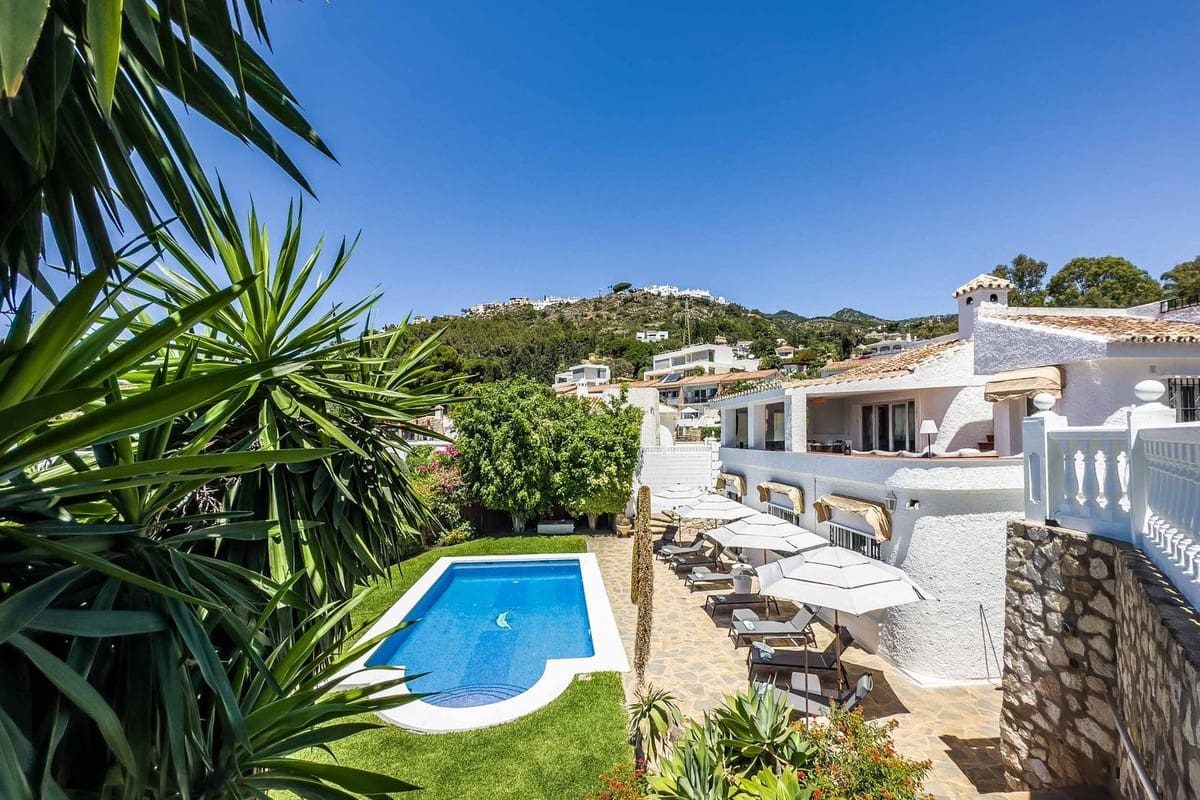 Chalet de 4 habitaciones en Benalmádena en venta con piscina - 995.000 € (Ref: 9664026)