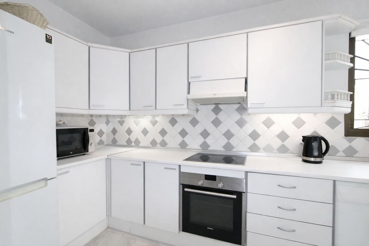 Chalet de 4 habitaciones en Benalmádena en venta con piscina - 850.000 € (Ref: 9664027)