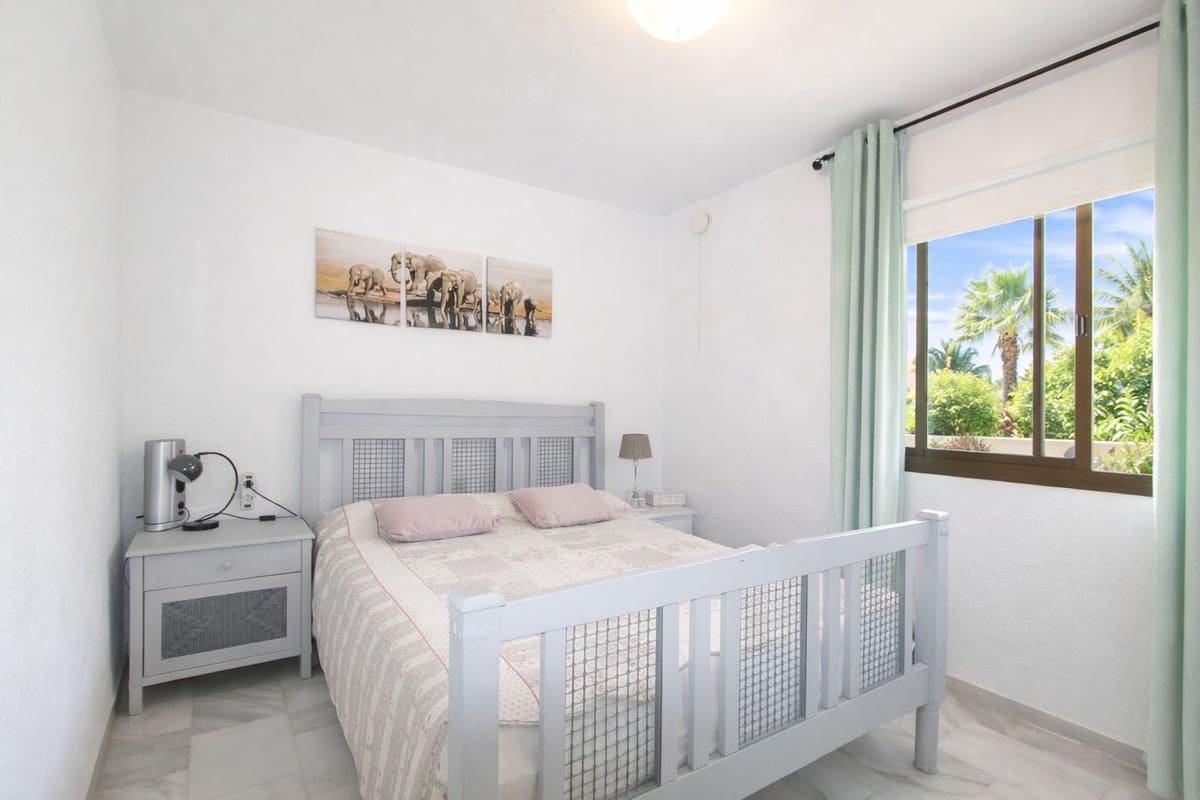 Chalet de 4 habitaciones en Benalmádena en venta con piscina - 850.000 € (Ref: 9664027)