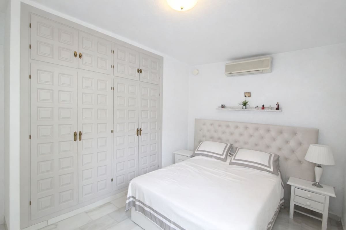 Chalet de 4 habitaciones en Benalmádena en venta con piscina - 850.000 € (Ref: 9664027)